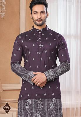Wine kurta pajama set with zari embroidery & fancy buttons 2