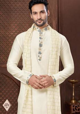 Cream plain kurta pajama set with subtle work 2