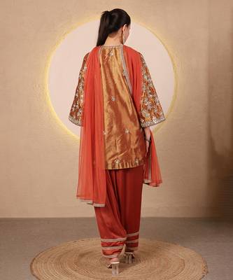 Rust orange embroidered tissue kurta set 4
