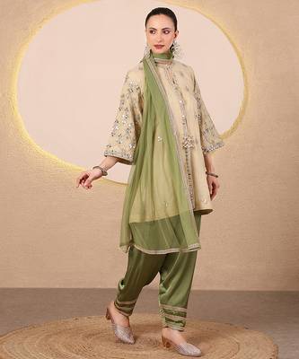 Gold and green embroidered chanderi kurta set 3