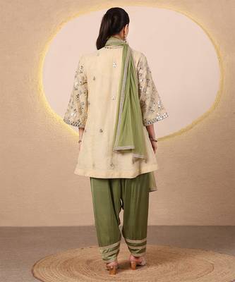 Gold and green embroidered chanderi kurta set 4