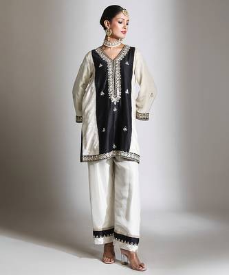 Black and ivory embroidered tissue kurta set 3