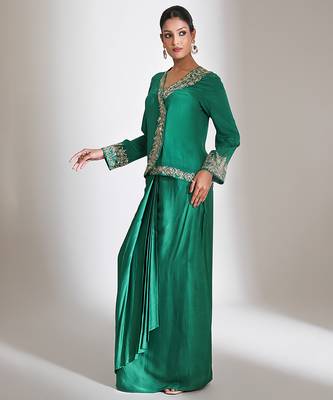 Emerald green embroidered crepe cross jacket skirt set 2