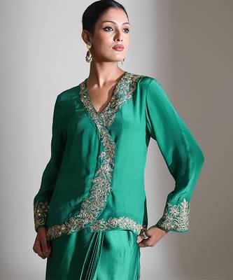 Emerald green embroidered crepe cross jacket skirt set 5