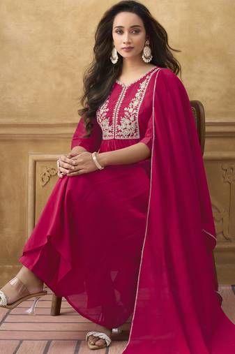 Pink premium mal chanderi embroidered kurta set with pant & embroidered lace dupatta