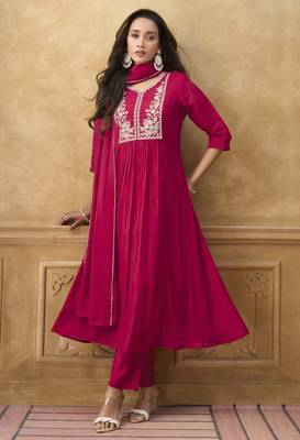 Pink premium mal chanderi embroidered kurta set with pant & embroidered lace dupatta 3