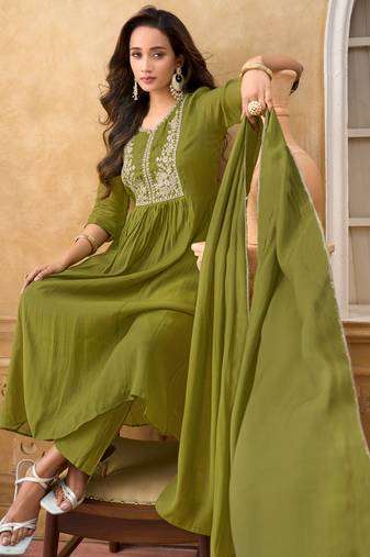 Green premium mal chanderi embroidered kurta set with pant & embroidered lace dupatta