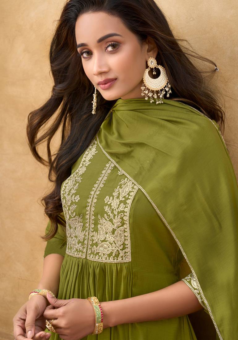 Green premium mal chanderi embroidered kurta set with pant & embroidered lace dupatta