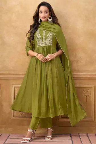 Green premium mal chanderi embroidered kurta set with pant & embroidered lace dupatta
