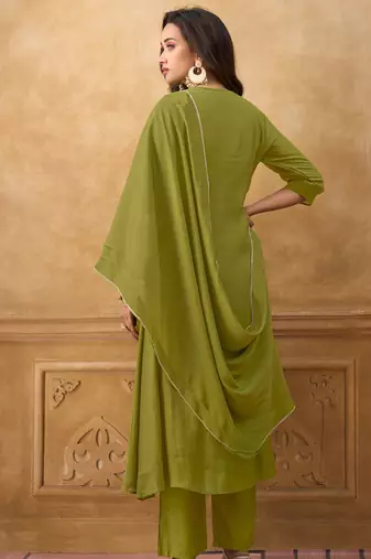 Green premium mal chanderi embroidered kurta set with pant & embroidered lace dupatta