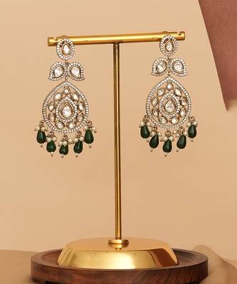 Royal polki kundan green stone layered necklace set with maang tikka 3