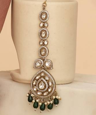 Royal polki kundan green stone layered necklace set with maang tikka 4