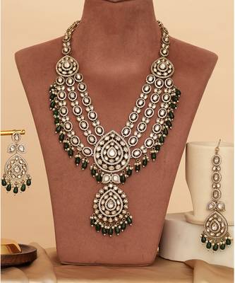 Royal polki kundan green stone layered necklace set with maang tikka 5