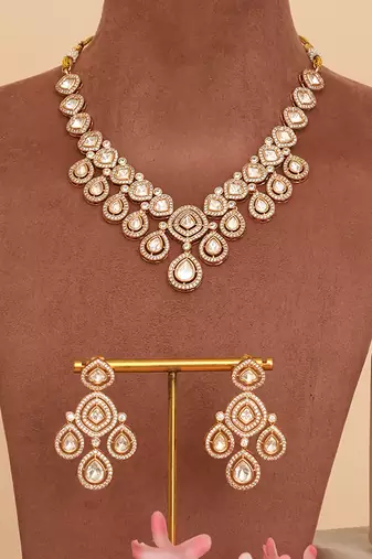 Gold plated kundan necklace set
