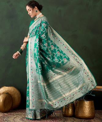 Green silk blend woven saree with zari work 3