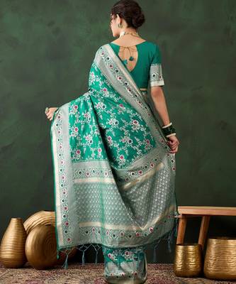 Green silk blend woven saree with zari work 5