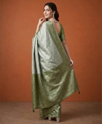 Olive silk blend woven saree with zari work 3