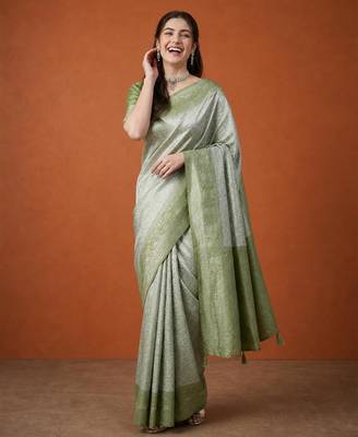 Olive silk blend woven saree with zari work 4