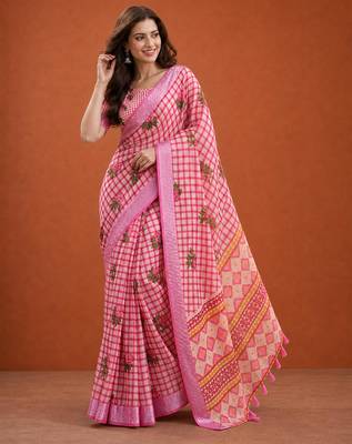 Pink silk blend printed saree with floral print 5