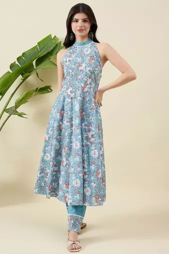 Women floral printed cotton a-line kurta with trousers