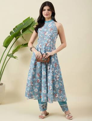 Women floral printed cotton a-line kurta with trousers 3