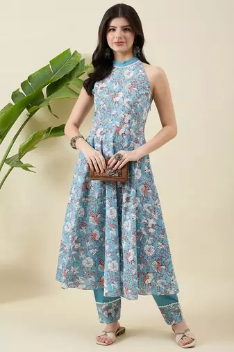Women floral printed cotton a-line kurta with trousers