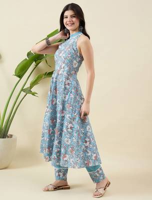 Women floral printed cotton a-line kurta with trousers 4