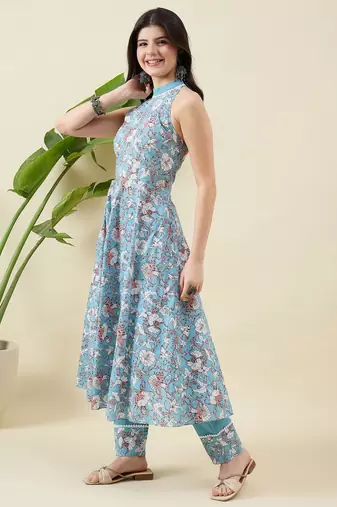 Women floral printed cotton a-line kurta with trousers