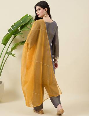 Women solid ethnic motifs round neck kurta with pand & dupatta 2