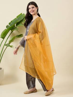 Women solid ethnic motifs round neck kurta with pand & dupatta 3