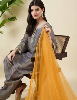 Women solid ethnic motifs round neck kurta with pand & dupatta 5