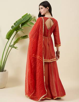 Women solid regular kurti with sharara & dupatta 2