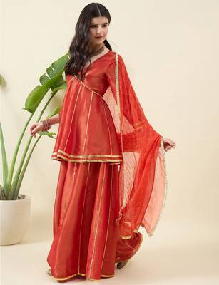 Women solid regular kurti with sharara & dupatta 4