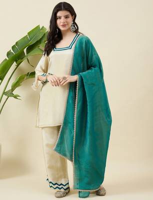 Women solid square neck kurta with palazzo & dupatta 1