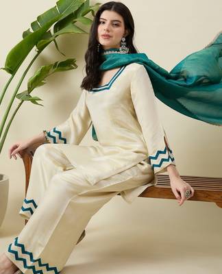 Women solid square neck kurta with palazzo & dupatta 5