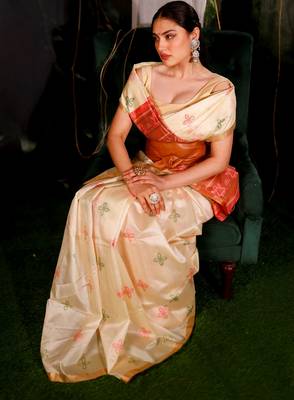 Vaidehi- Saree in Tissue fabric- The Saree is elevated with Zariwork embroidery- It comes with an Unstitched blouse 4
