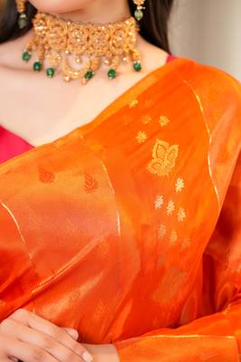 vyomi silk blend saree with contrast blouse piece hand embroidery 4