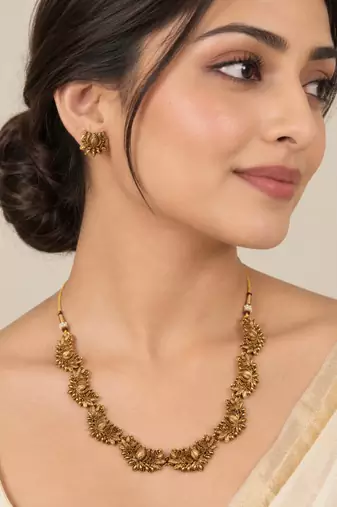 Elegant gold-plated festive lotus necklace set