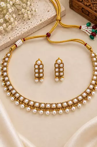 White gold-plated traditional necklace set