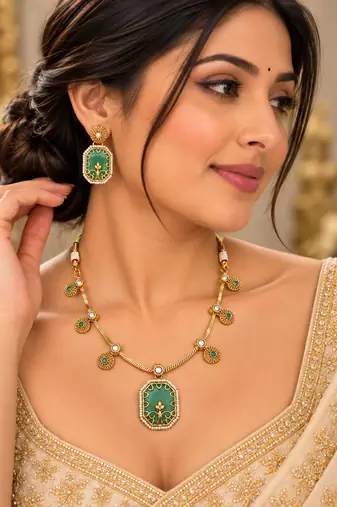 Emerald gold-plated necklace set