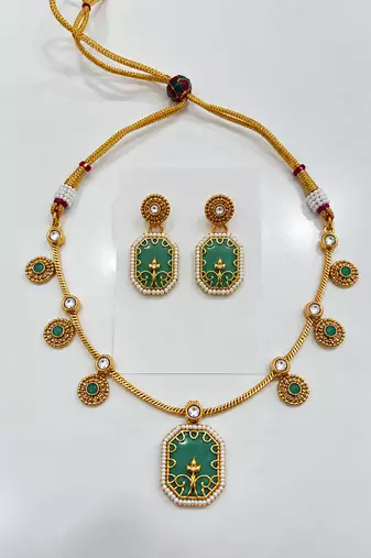 Emerald gold-plated necklace set