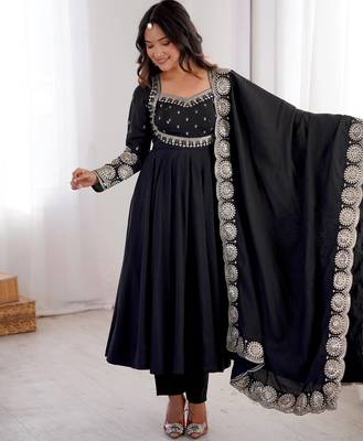 Black roman silk blend gown set with chanderi dupatta 1