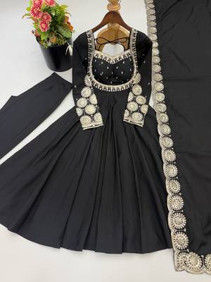Black roman silk blend gown set with chanderi dupatta 4