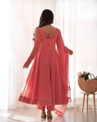 Light-pink organza embroidered anarkali set 3