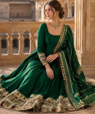 Green silk blend embroidered flared gown set 1