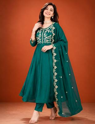 Teal-green silk blend embroidered kurta set 2