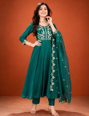 Teal-green silk blend embroidered kurta set 3