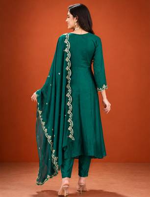 Teal-green silk blend embroidered kurta set 4