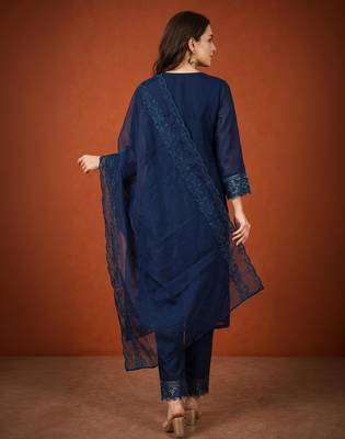 Navy-blue silk blend embroidered kurta set 3