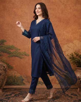 Navy-blue silk blend embroidered kurta set 5